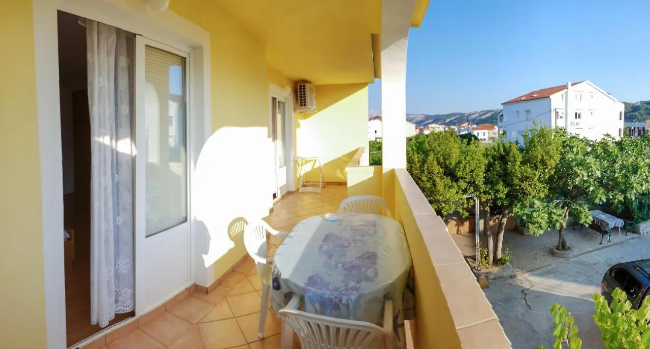 Apartments Milorad M لوبار