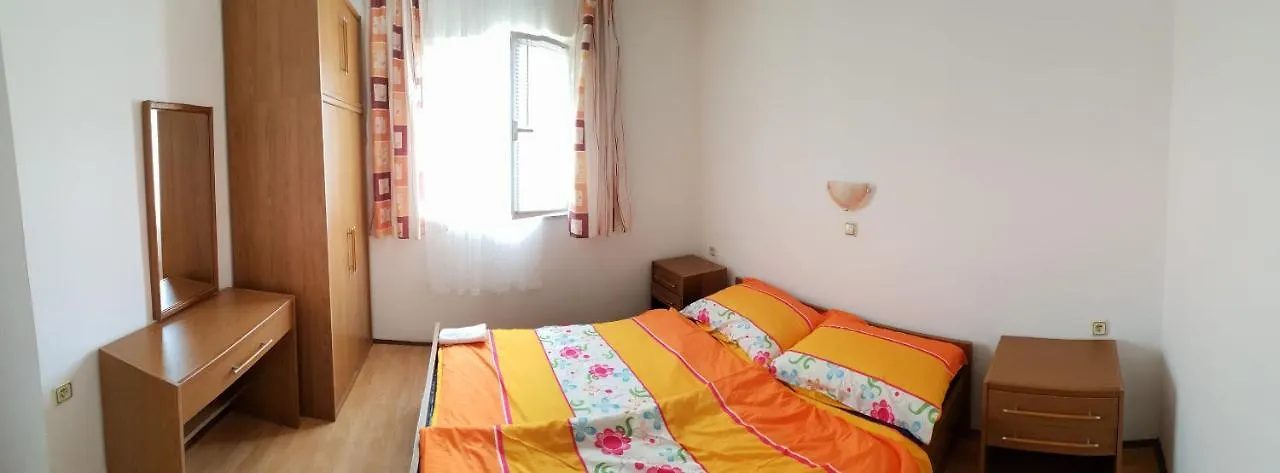 Apartments Milorad M لوبار