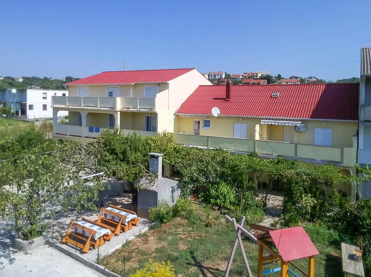 Apartments Milorad M لوبار