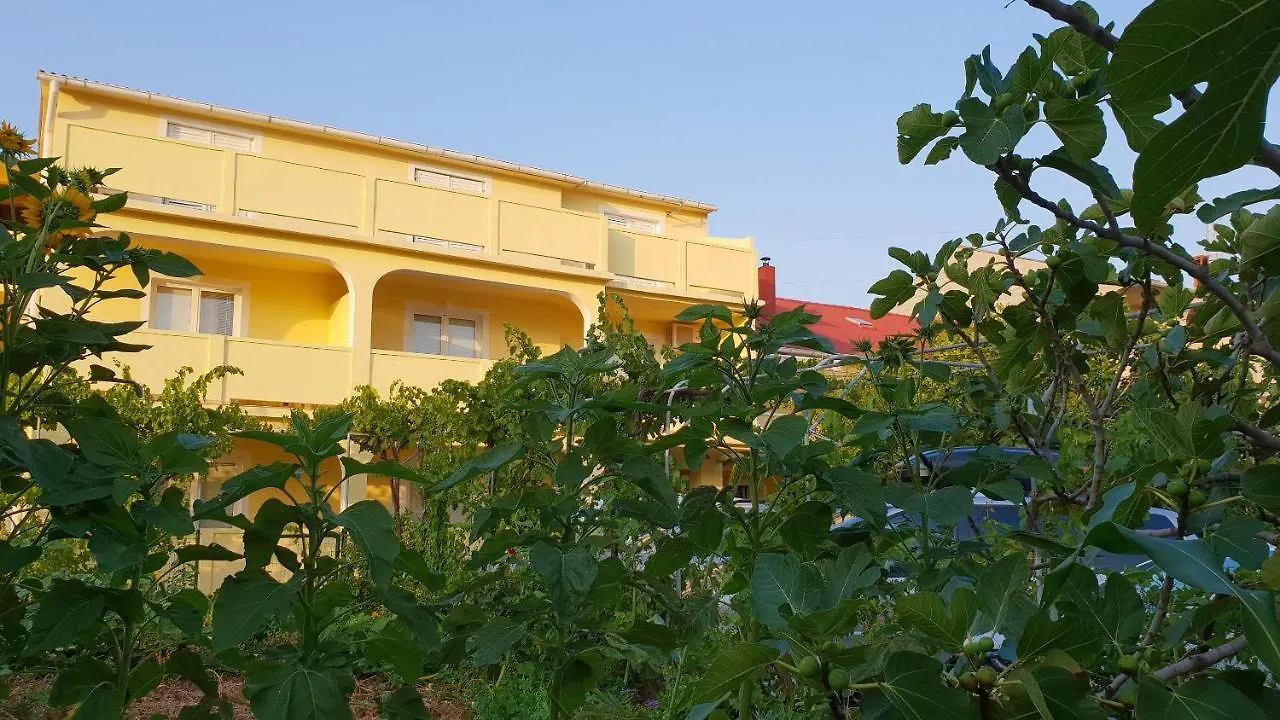Apartments Milorad M لوبار كرواتيا