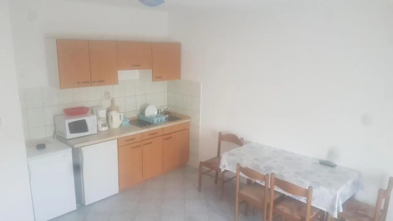 Apartments Milorad M لوبار