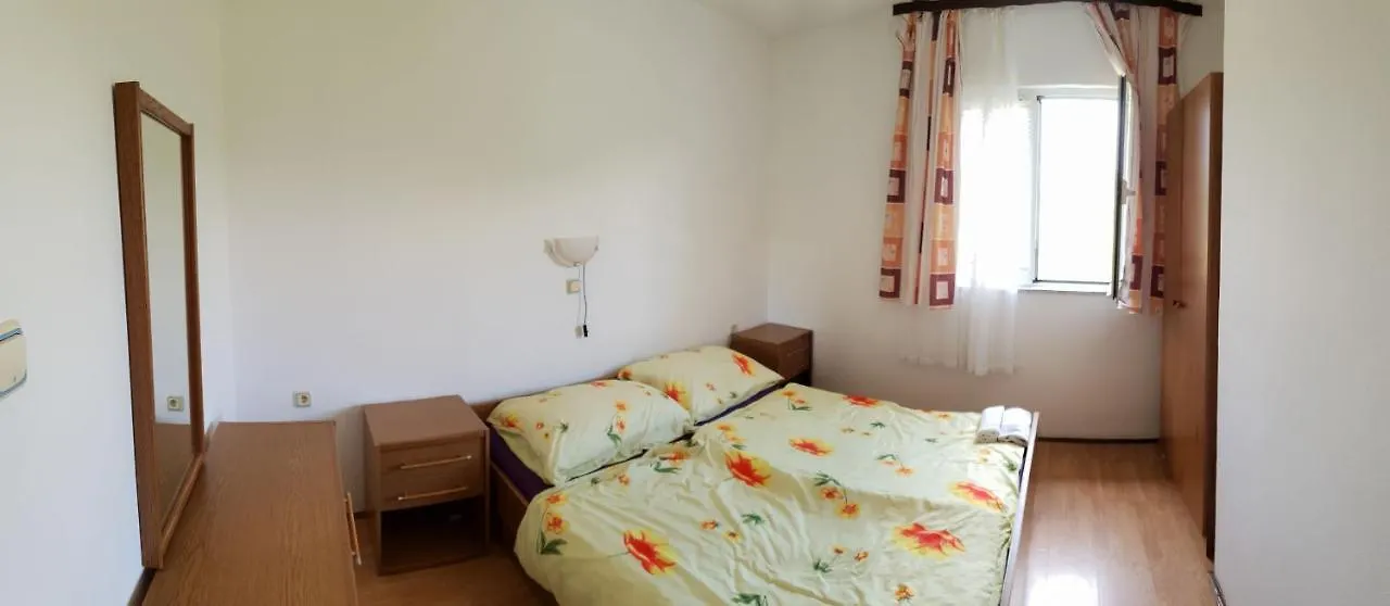 Apartments Milorad M لوبار كرواتيا